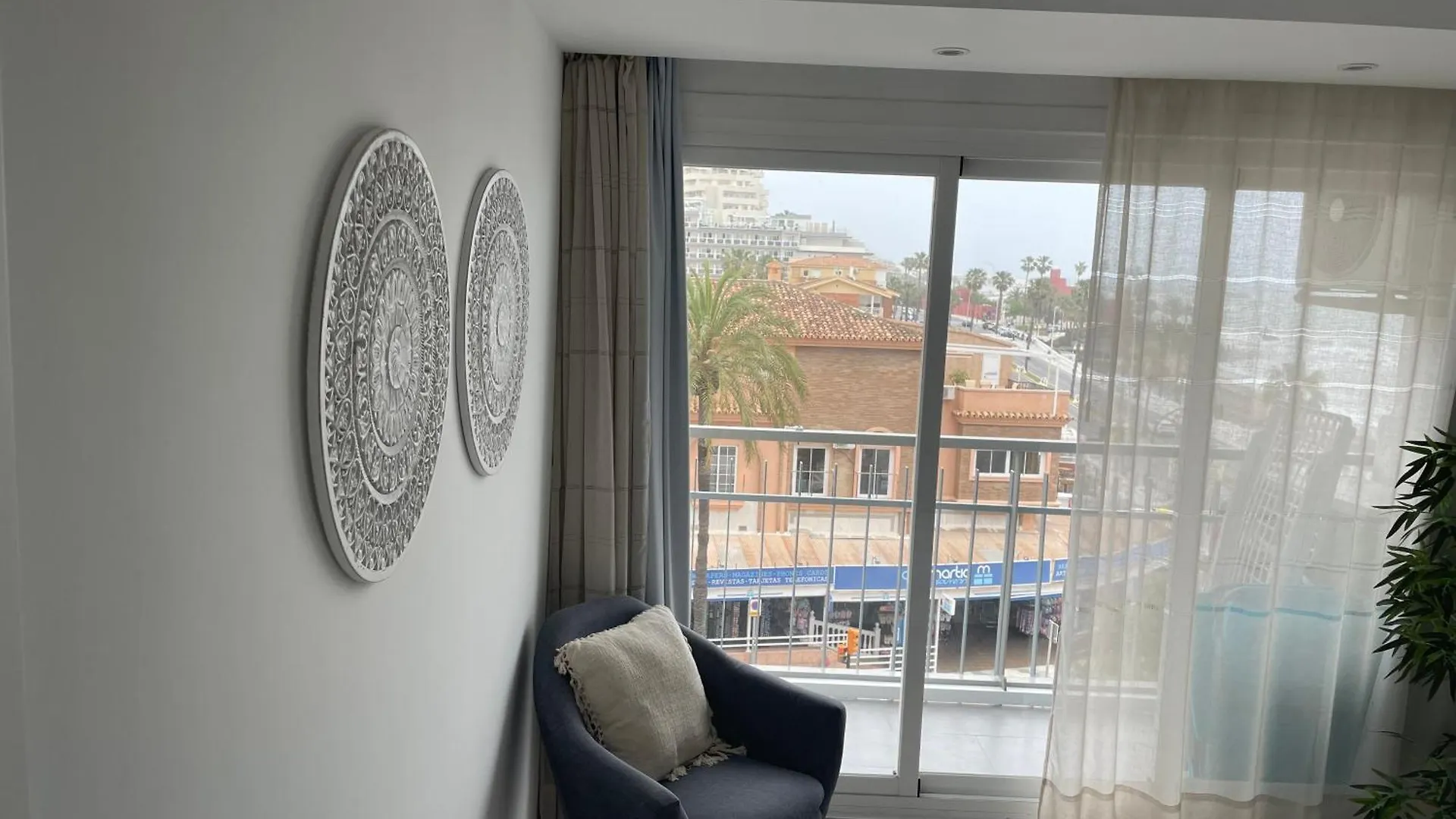 Apartamento Con Vistas Al Mar - Primera Linea De Playa, Benalmádena 0*,
