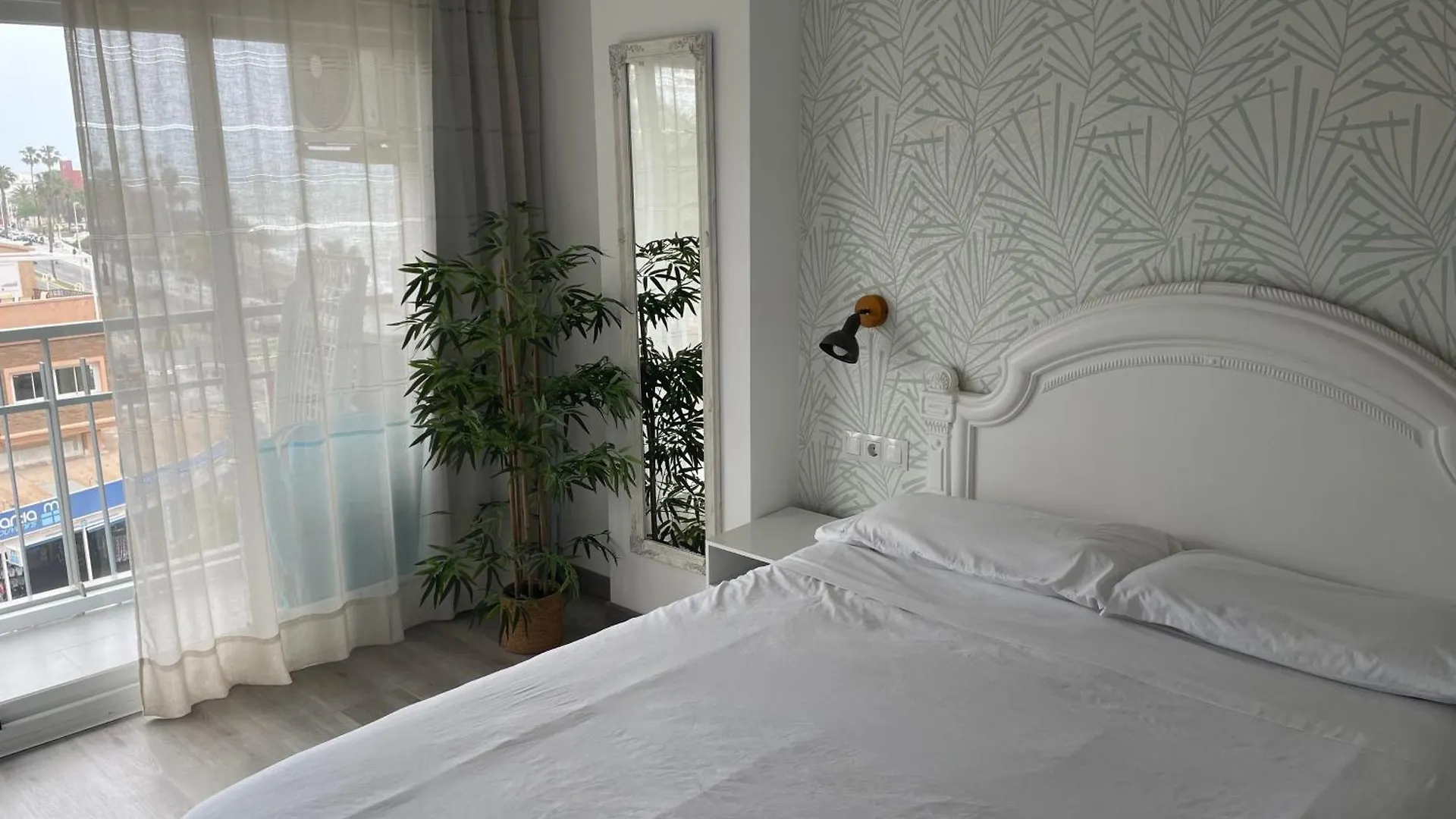 Apartamento Con Vistas Al Mar - Primera Linea De Playa, Benalmádena